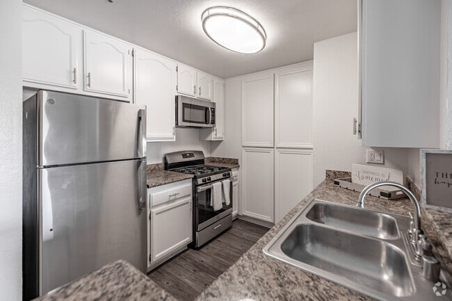 Interior Photo - Paramount Terrace Apartments