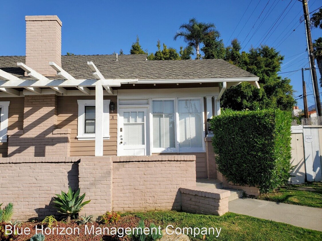 Primary Photo - 2301 De La Vina St