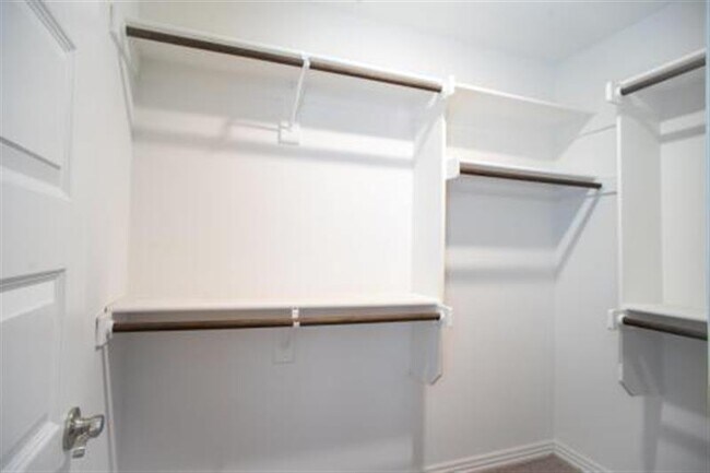 Building Photo - GORGEOUS HOME 5