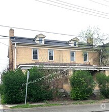 Building Photo - 3001 Glen Mawr St