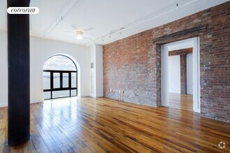 Building Photo - 275 Conover St
