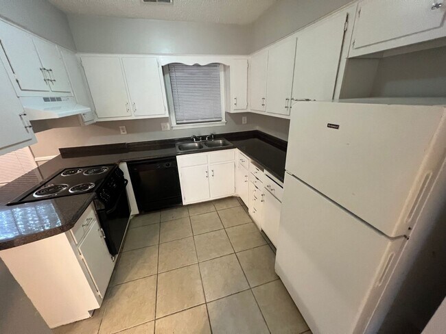 Building Photo - Spacious 3 Bedroom, 2 Bath Home | Raleigh - Open To Section 8