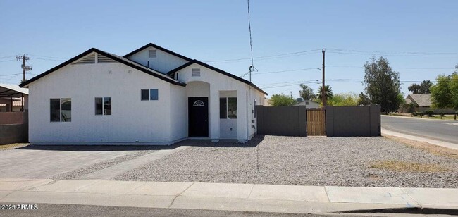 Building Photo - 545 W Ocotillo St