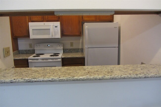 Building Photo - 2121 El Paseo St