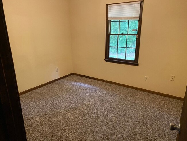 Foto del edificio - 2 Bed 1 bath duplex off Tallassee Rd