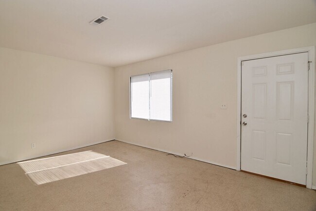 Building Photo - 4 Beds/2 Baths - All Electric - Section 8 OK