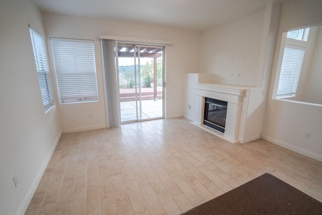 Building Photo - Stevenson Ranch 3 Bedroom Home for Rent!