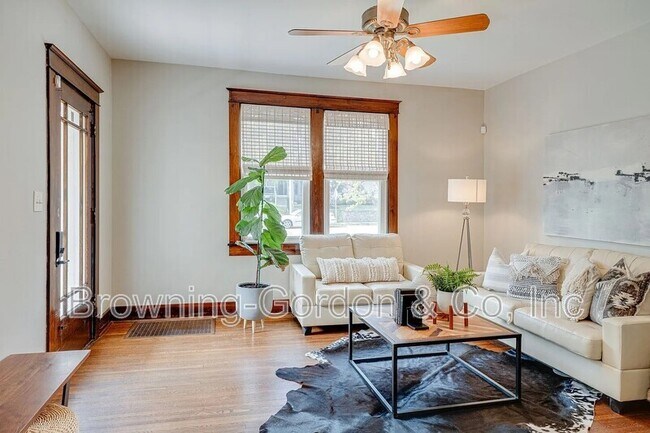 Foto del edificio - 914 Caruthers Ave