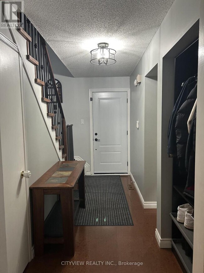 Building Photo - 7025 Hickling Crescent