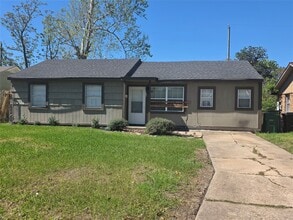 Building Photo - 9330 Chesterfield Dr