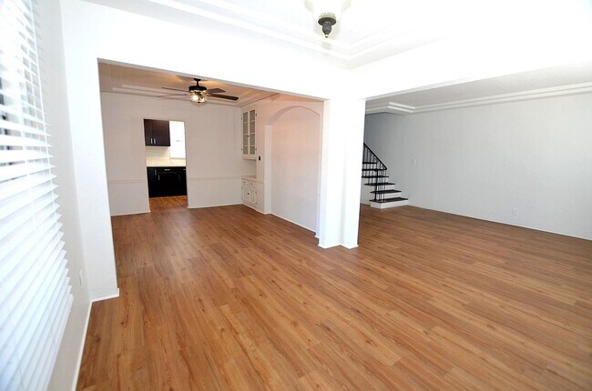 Foto del edificio - 3Bd/1.5Ba Duplex
