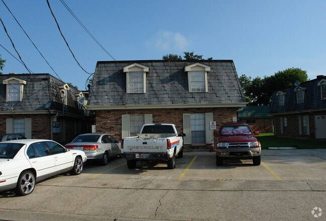 Building Photo - Castlewood Apartments