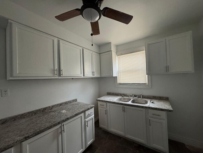 Foto del edificio - 10422 Morley St