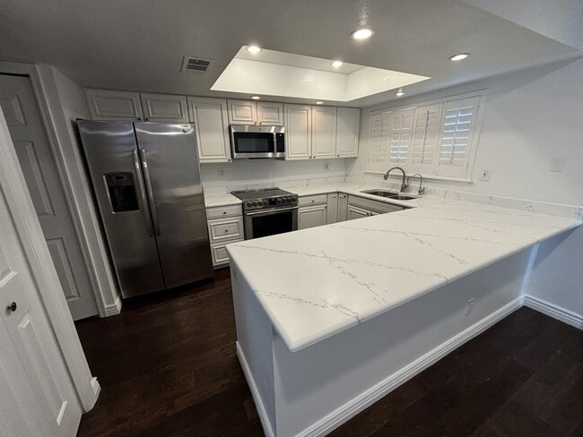 Kitchen - 4910 N 74th St