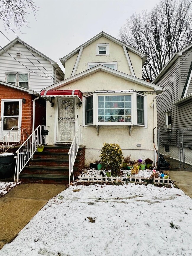 Building Photo - 71-19 Nansen St