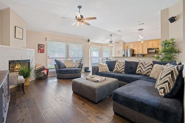 Building Photo - 1109 Red Ranch Cir