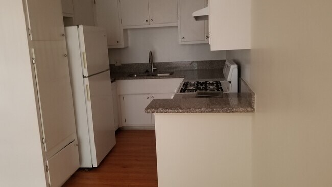Building Photo - 444 E Providencia Ave
