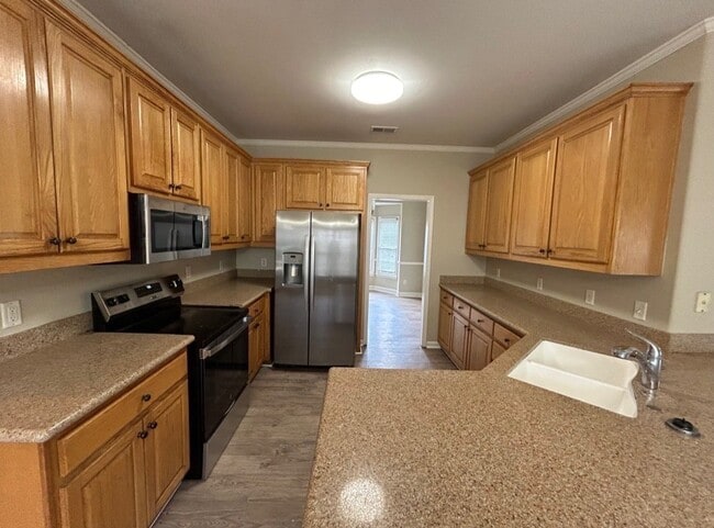 Building Photo - 4390 Beacon Hill Dr SW