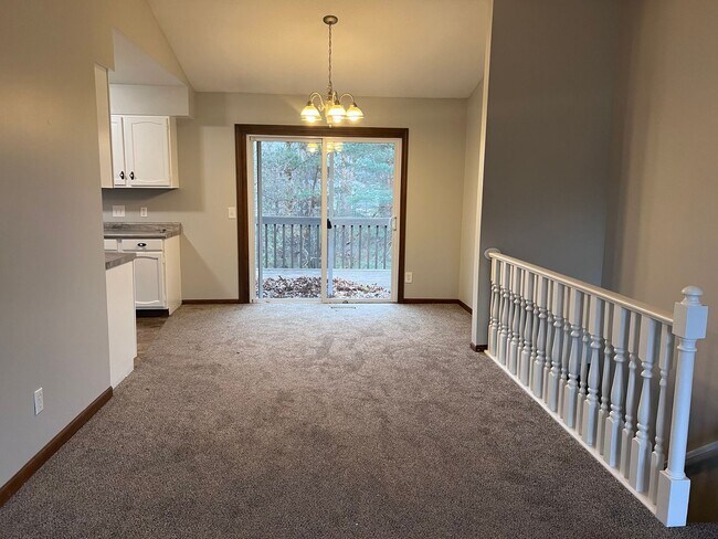 Foto del edificio - Three Bedroom Duplex in Rockford!