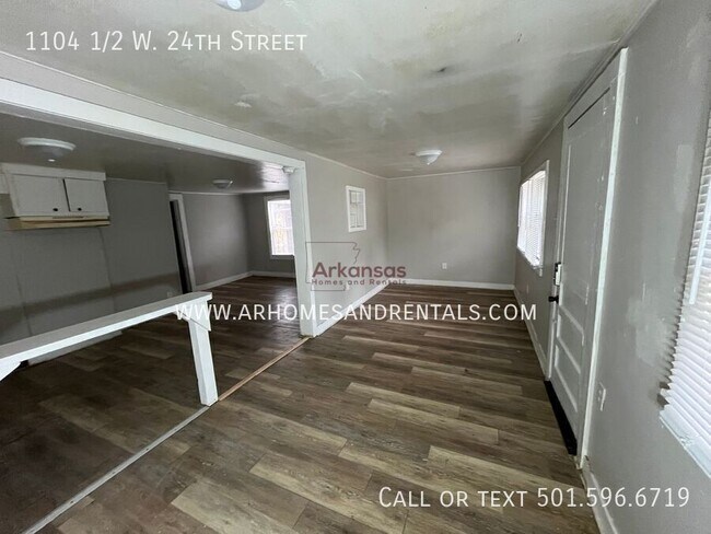 Building Photo - 1104 1/2 W. 24th Street-