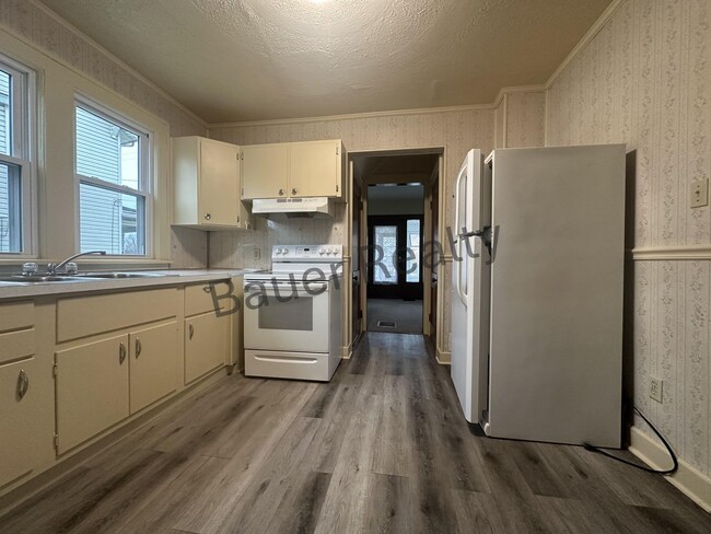 Building Photo - Immaculate Three Bedroom Home