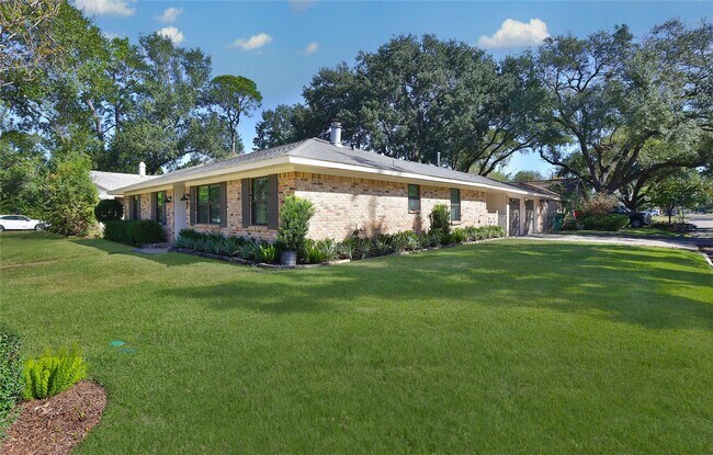 Foto del edificio - 4402 Fallbrook Dr