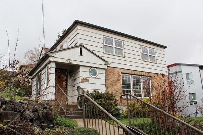 Building Photo - 905 NE C St