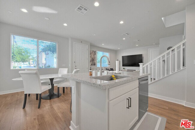 Building Photo - 629 Daniel Freeman Cir