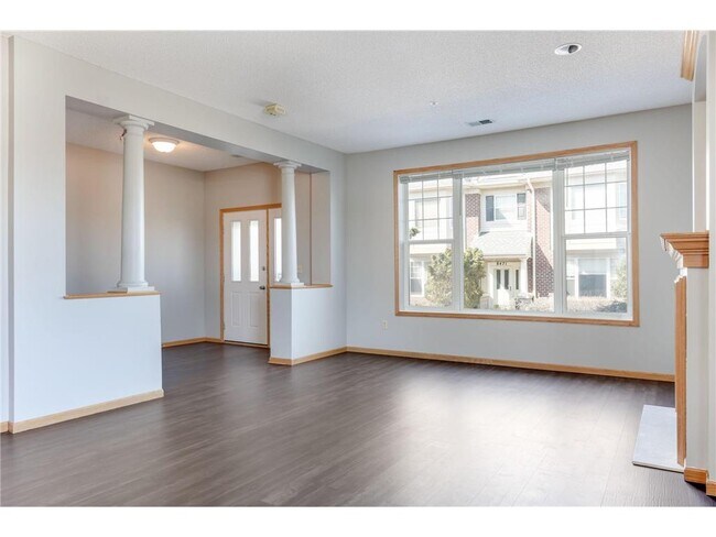 Foto del edificio - 8451 Forestview Ln N