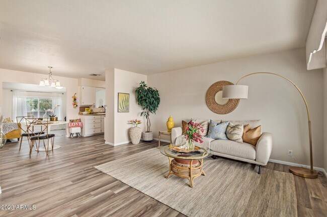 Building Photo - 5721 E Dallas St