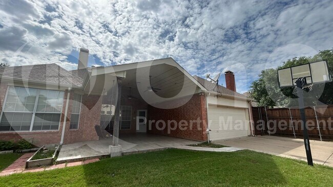 Building Photo - 3112 Chippenham Dr