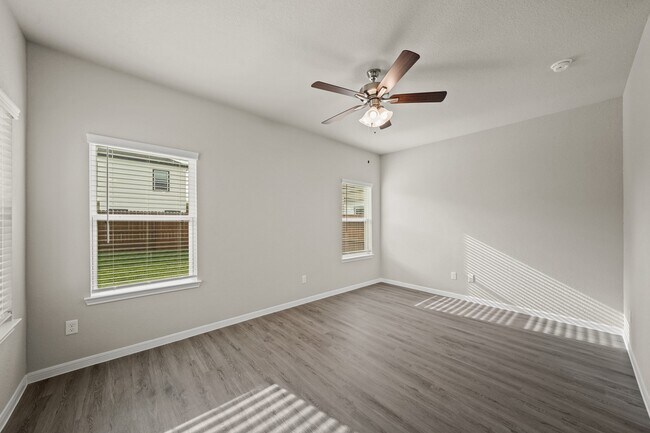 Building Photo - 15023 Almeece St
