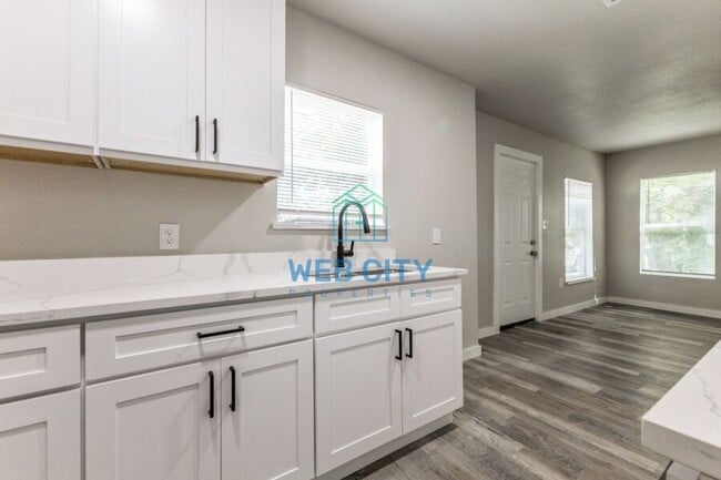 Building Photo - 2638 Burger Ave