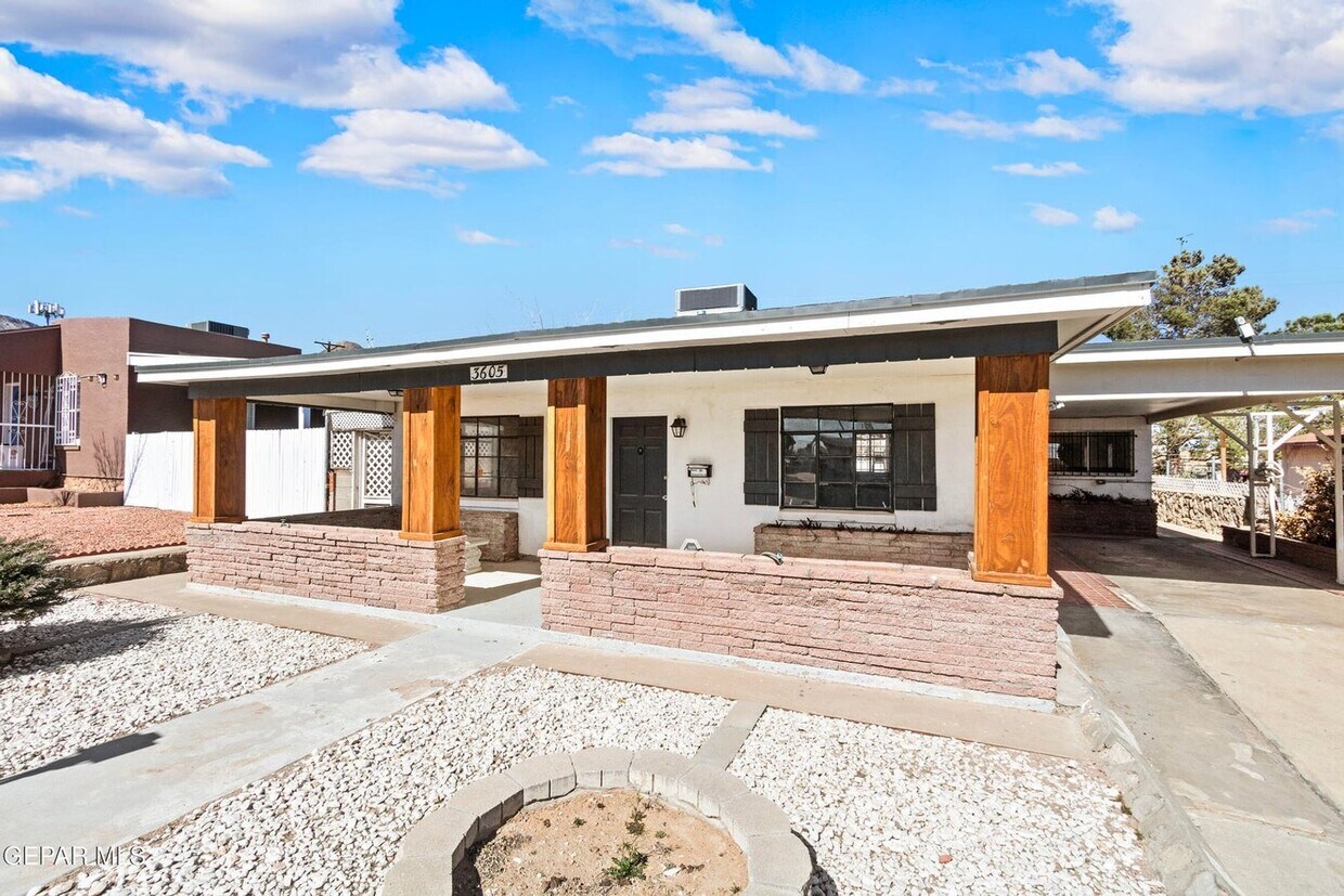 Foto principal - Beautiful Modern 3 bed-2 bath HOUSE locate...