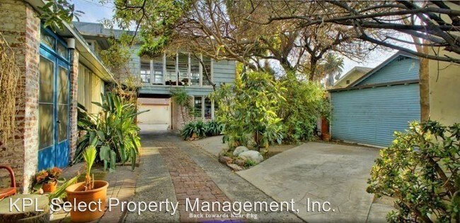 Building Photo - 4350 Beverly Blvd