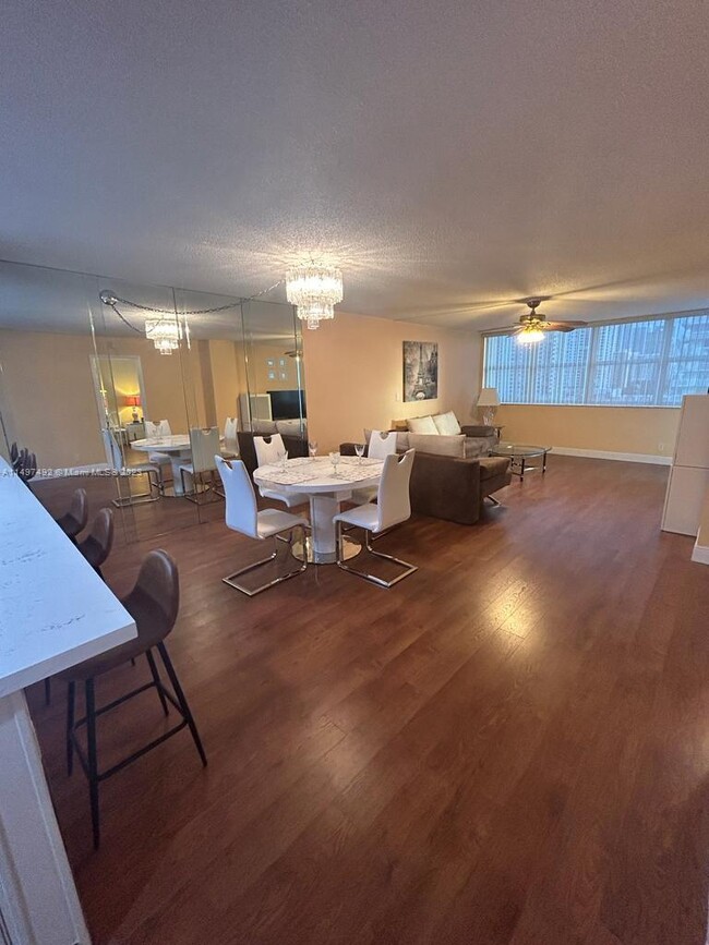 Building Photo - 1410 S Ocean Dr