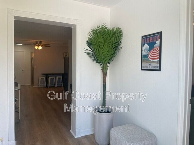 Building Photo - 2229 Montclair Dr