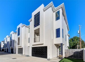 Building Photo - 820 Wakefield Dr