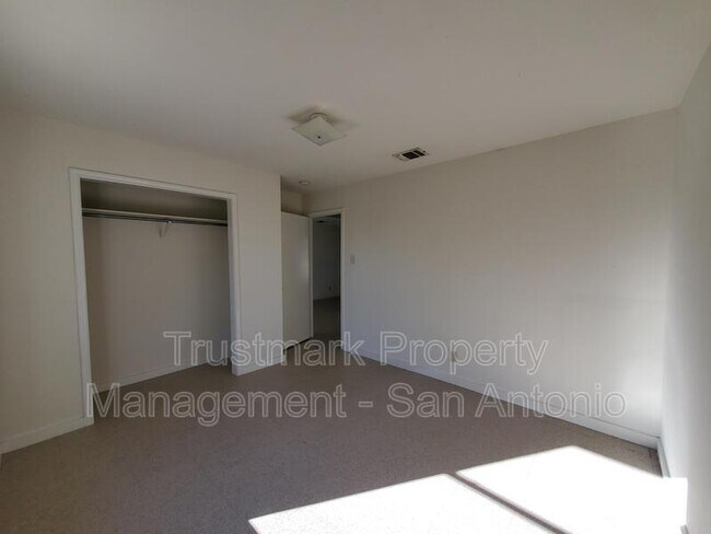 Building Photo - 108 Rosabell St