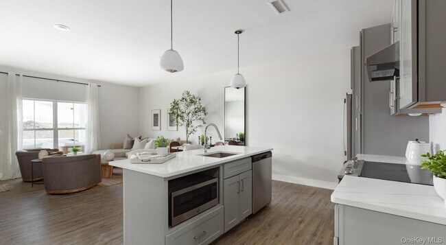 Building Photo - 5 Hudson W Dr