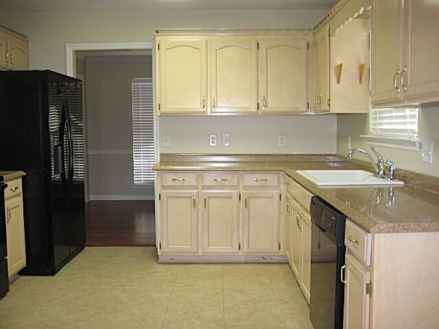 Foto del edificio - 1013 Victoria Ln W