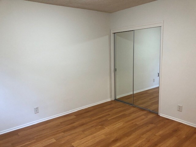 Dormitorio - 12817 Moorpark St