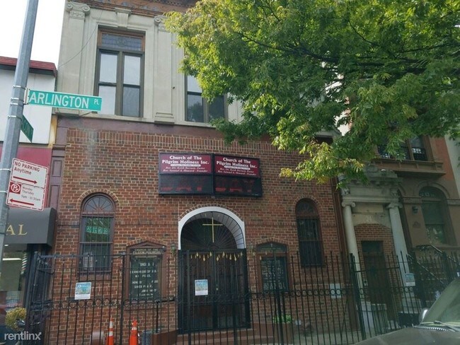 Foto del edificio - 24 Arlington Pl