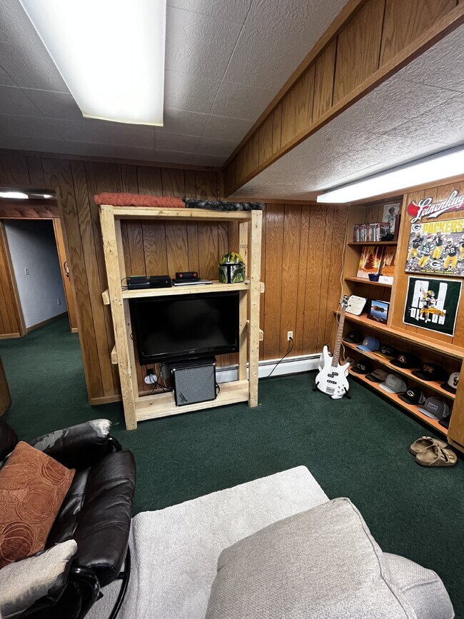 Foto del edificio - 1 bedroom near UWEC Available June 1st!