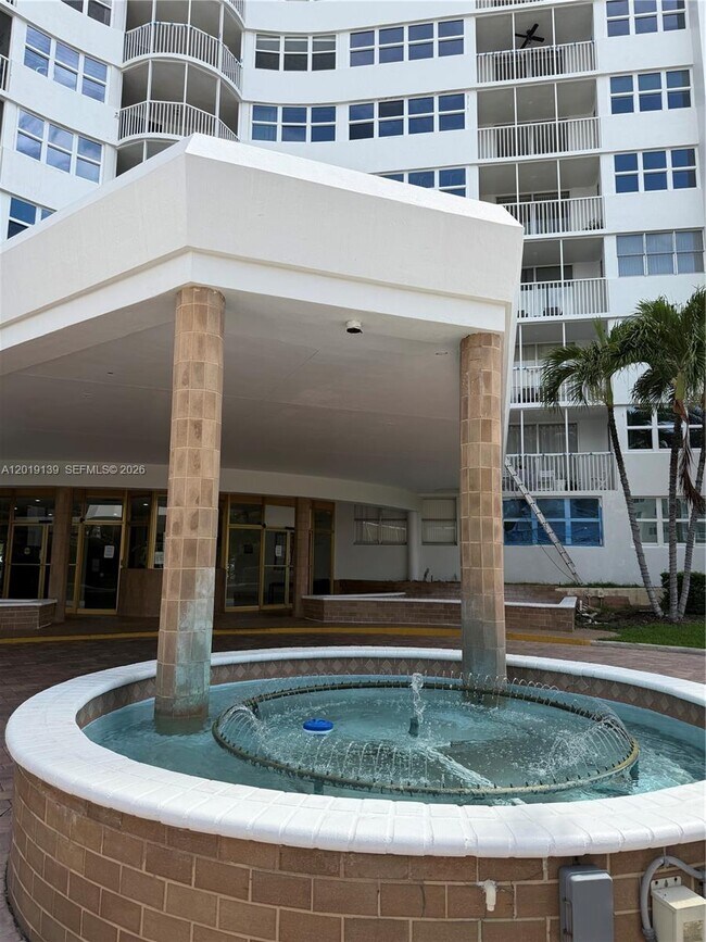 Building Photo - 100 Golden Isles Dr