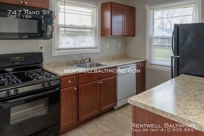 Building Photo - 3 Bed 1 Bath *SF HOME*| $1225 | 747 Rand St