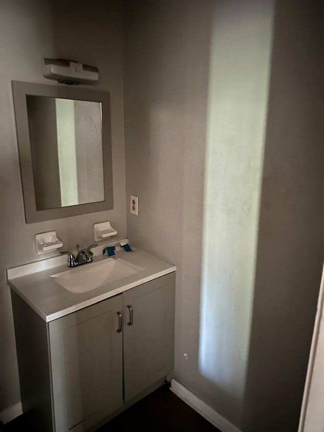 Primary Photo - 200 SE Hanover Pl