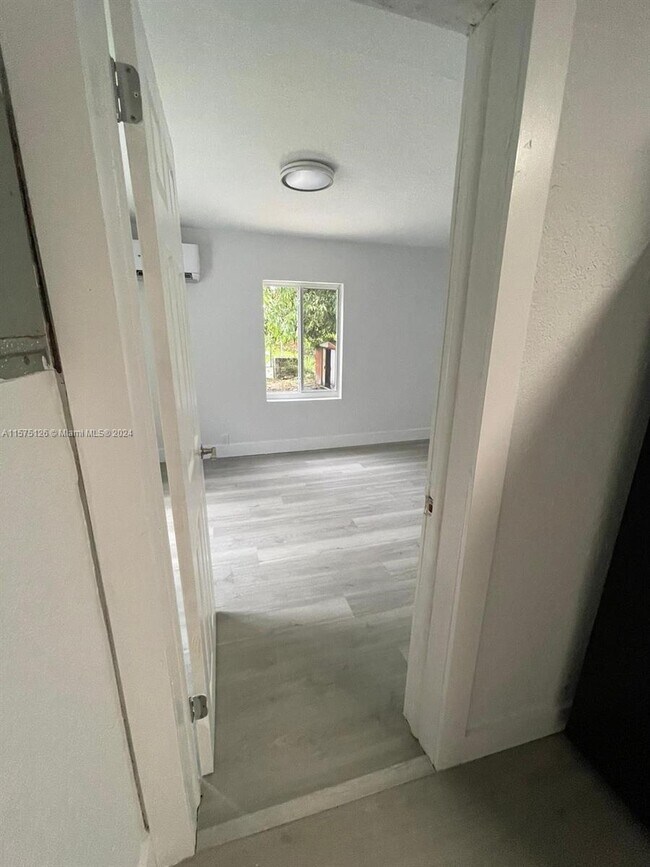 Foto del edificio - 2250 NW 94th St