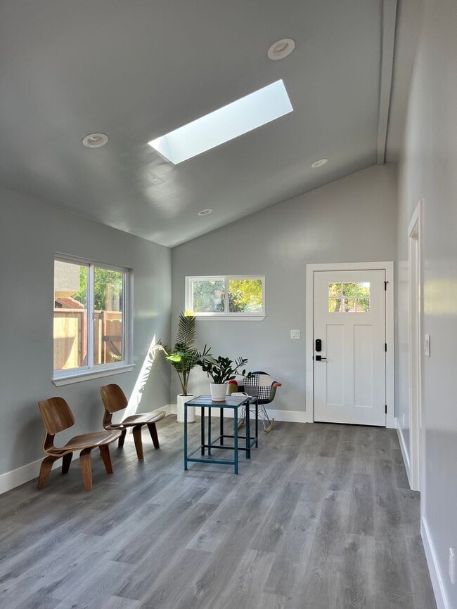 Building Photo - 930 Alexis Ct