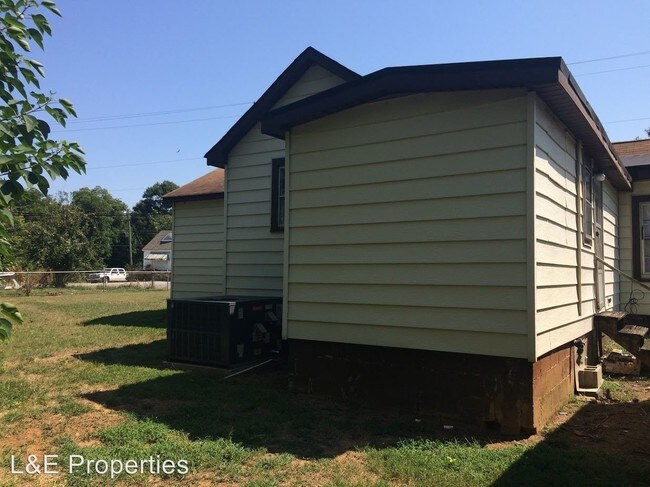 Building Photo - 2 br, 1 bath House - 2223 Acme Rd